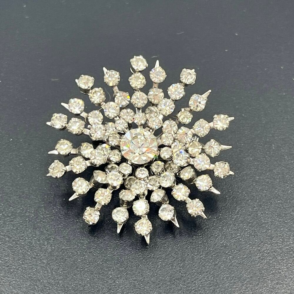Coro Vintage‎ Round Clear Rhinestone Atomic Snowflake Starburst Glam Brooch Pin